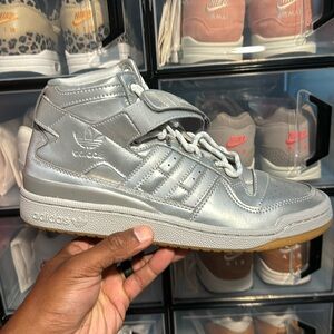 “Ivy Park” Adidas Forum Mid